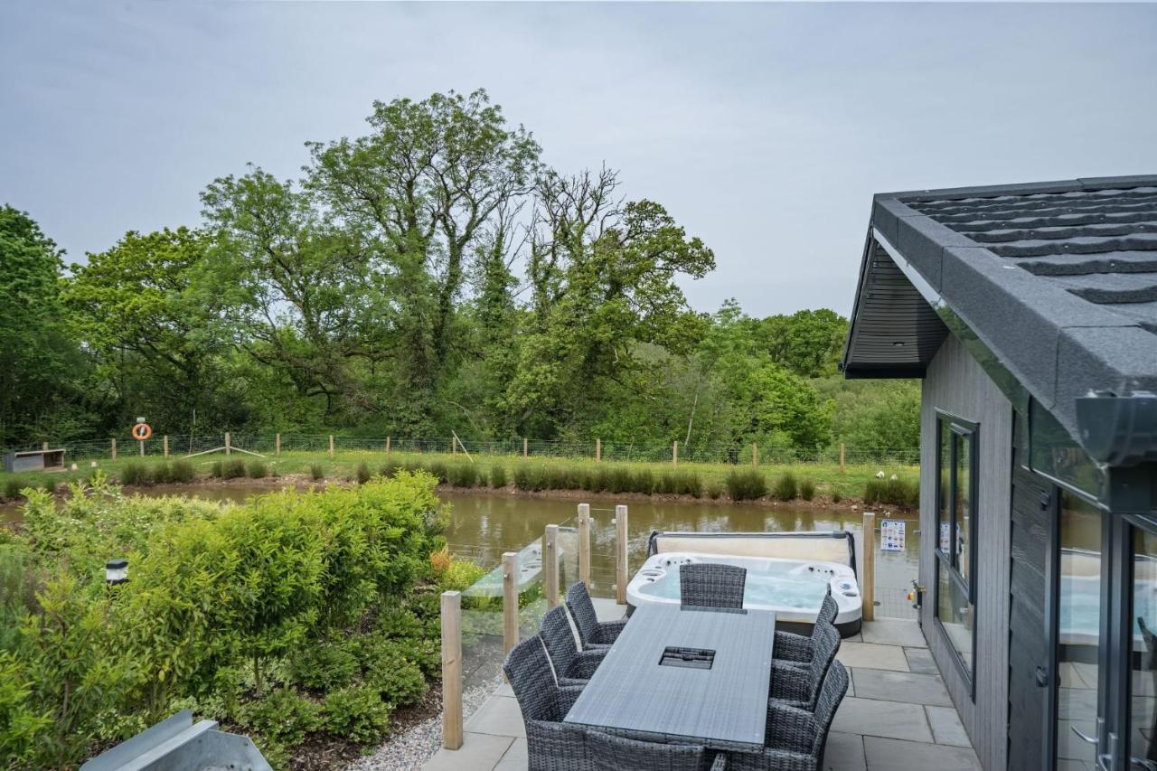 Lilac Lodge, 22 Roadford Lake Lodges 利夫顿 外观 照片