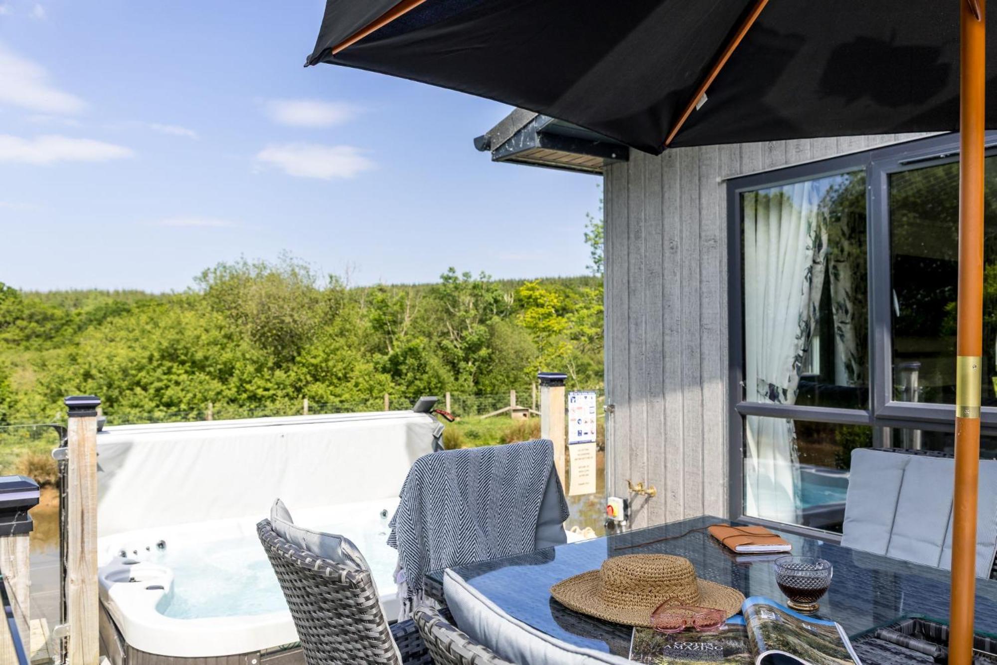 Lilac Lodge, 22 Roadford Lake Lodges 利夫顿 外观 照片