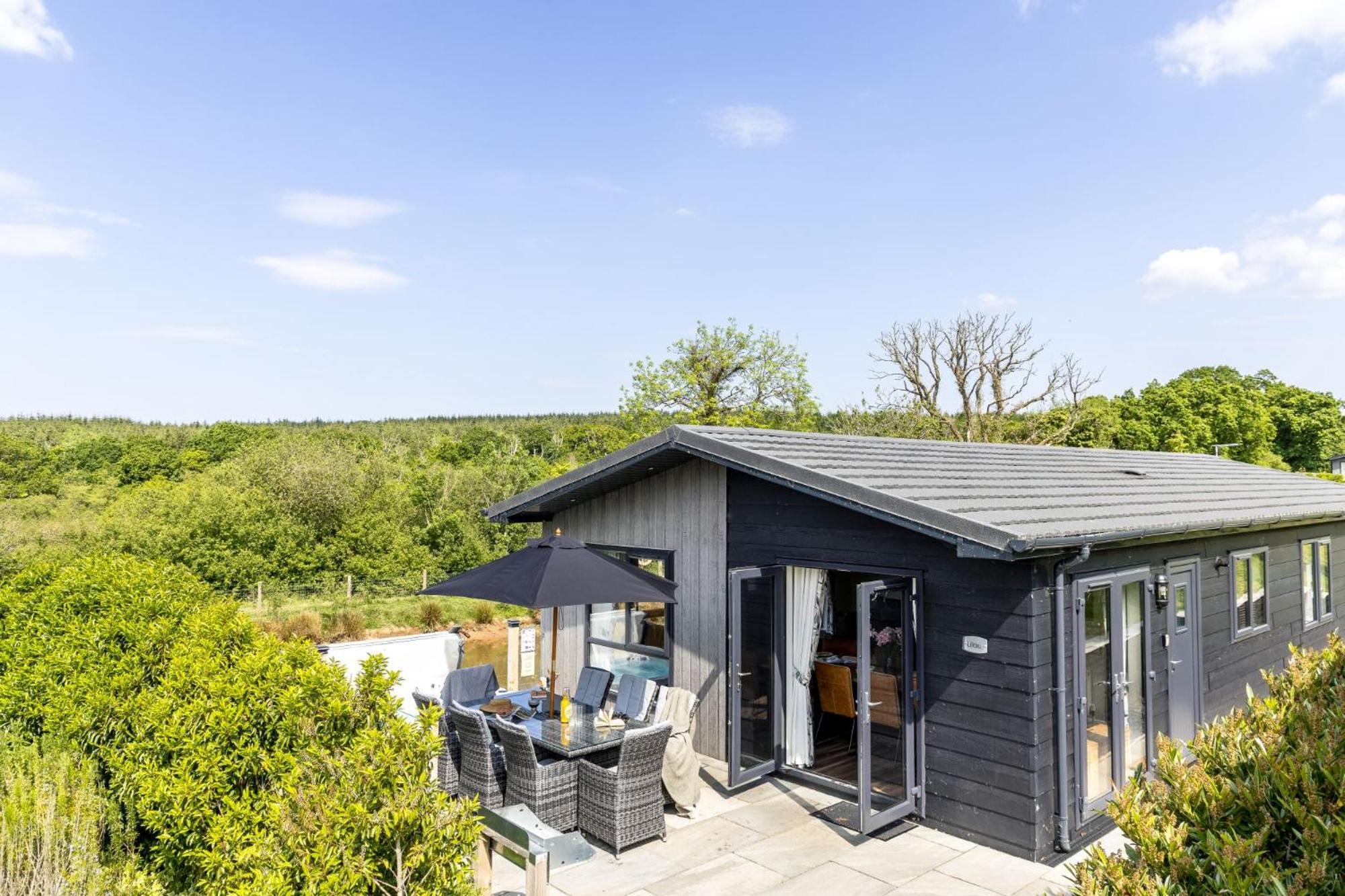 Lilac Lodge, 22 Roadford Lake Lodges 利夫顿 外观 照片