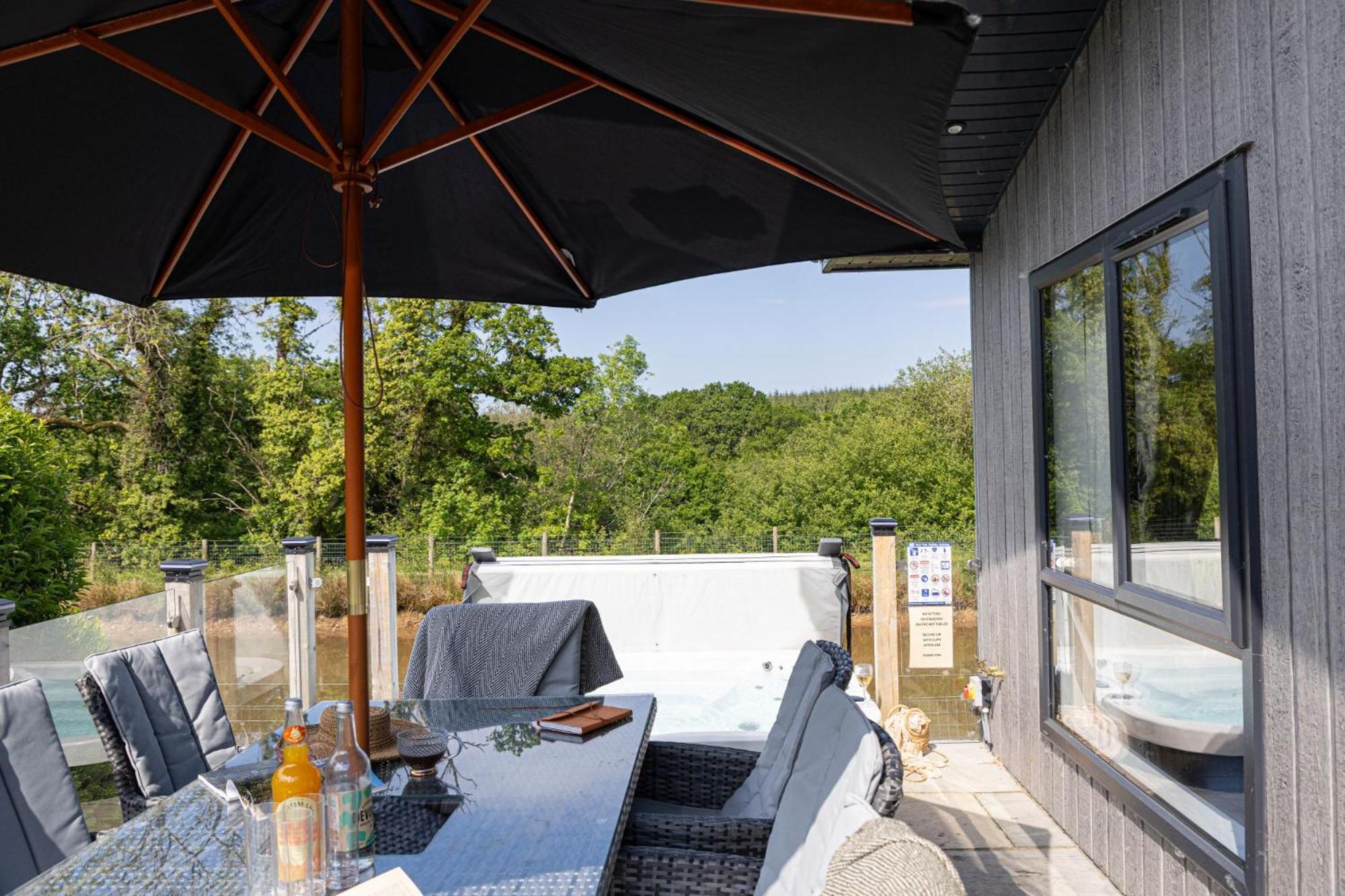 Lilac Lodge, 22 Roadford Lake Lodges 利夫顿 外观 照片