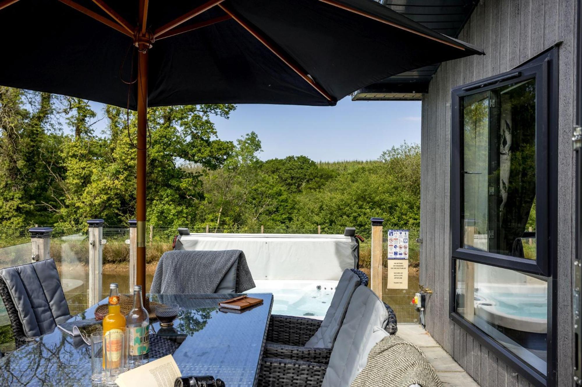Lilac Lodge, 22 Roadford Lake Lodges 利夫顿 外观 照片